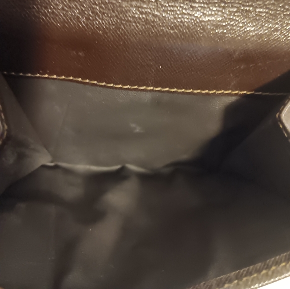 Celine wallet, some scratches on hardware and coin residue - Picture 10 of 12